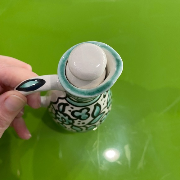 Ceramic oil/handsoap/dishsoap/anything decorative - Picture 3 of 3